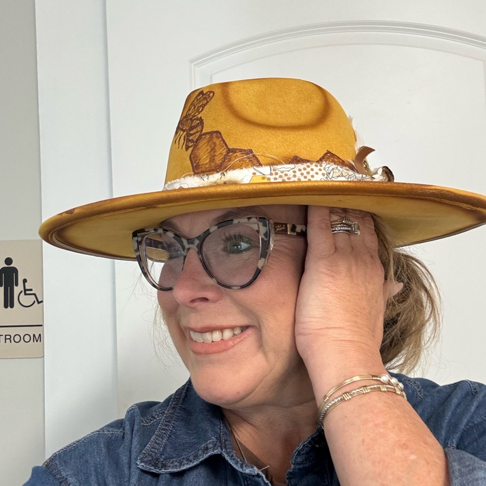 Custom burnt honeybee hat - Picture 4 of 5